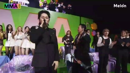 (SOUND)今日のMMA G-DRAGONの歪んだライブ災害.mp4