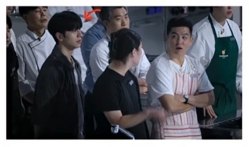 『白黒シェフ2』で大幅に編集された黒いスプーン