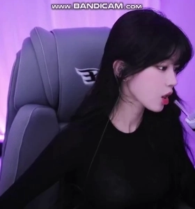 (SOUND)デーンデンはムンウォルの白いブラジャーとシースルーの黒いタイトフィットTシャツが自慢です。