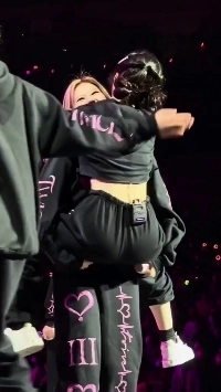 (SOUND)サナのお尻が飛び出すgif