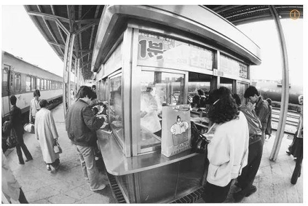 以前は「駅」などでも「うどん」「」が販売されていました。