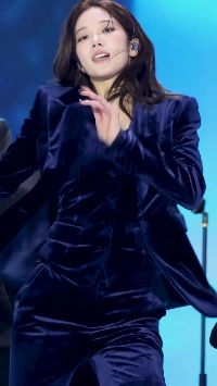 【ル・セラフィム】ベルベットスーツが似合う和葉ル・セラフィム