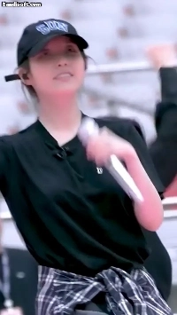 ハーフアップIUふくらみ猫Tシャツ+ワラビ手+ノーブラパッチフィット