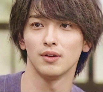 日本の男性俳優トップ2