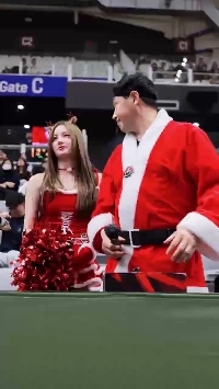 (SOUND)既婚チアリーダーのサンタスーツ