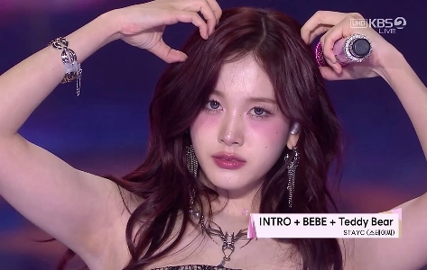 ステイシーのクレイジーな美しさ、シウンとジェイ。歌謡祭の悲しい結末のフェロモン