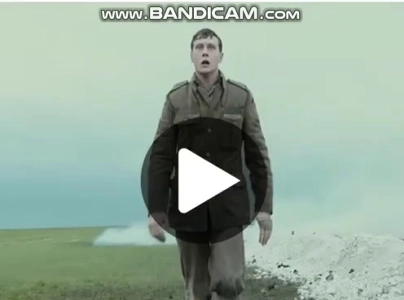 (SOUND)映画のNGシーンをそのまま使用することで臨場感をさらに高めています。