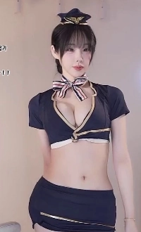 (SOUND)スチュワーデス ハン ゲン 小さな胸の谷間とセクシーな骨盤を備えたビキニ レベルの客室乗務員の制服