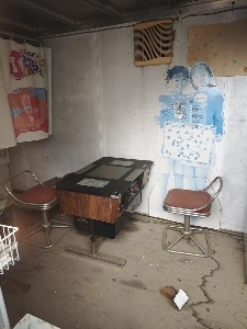 日本、小さな廃墟のアーケード