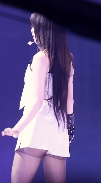 スカートが短すぎるユジンガム＋太もも露出ショット