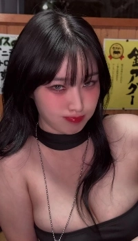 あどけなさが残るナイスバディな彼女 vs 顔からつま先までセクシーな彼女