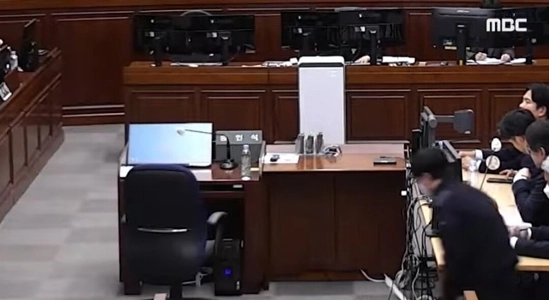 やあ、そこにいるのはあなたです。振り返って戻ってくるべきです。