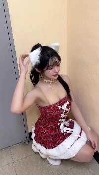 (SOUND)クリスマスにサンタ服を着たチアリーダーの体