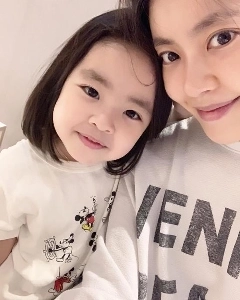 長女は父親に似る vs. 母親に似る