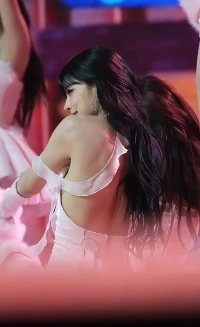 イ・チェヨンの横乳＆背中すっきり衣装