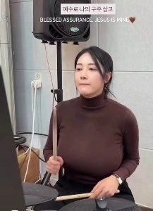 (SOUND)独特のヘヴィネスを持つ教会聖歌隊のメンバー