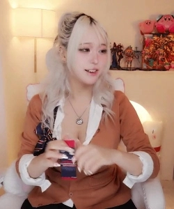 白ギャルメイクのくらまちゃの胸の谷間の形がキラー。