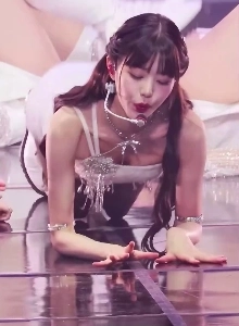 チャン・ウォニョンの胸の谷間と骨盤のフィット感