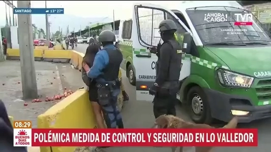 (SOUND)チリ女性、逮捕中に大惨事に