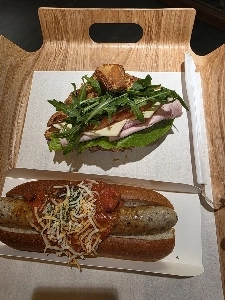 おやつ用城心堂ソーセージパン 7,800ウォン