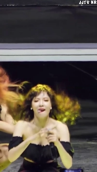 (SOUND)ヒョナ黒フリルチューブトップ重胸