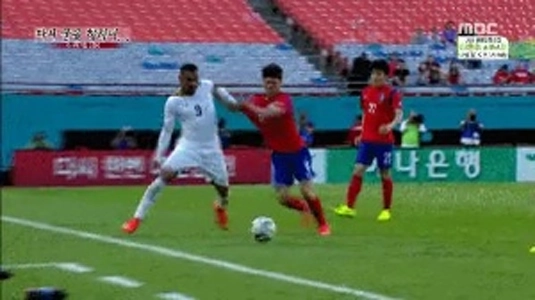 友好的だったが、蔚山のコーチ（ジン）は危うくトラブルに巻き込まれそうになった。gif