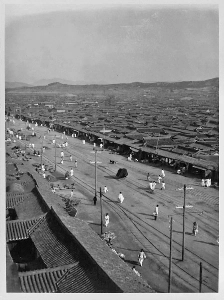 1902年当時の朝鮮で最も賑やかな通り。