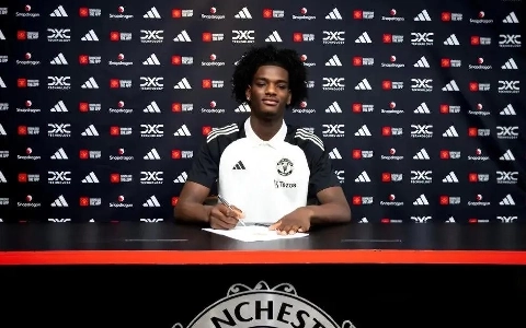 【公式】マンチェスター・ユナイテッドと選手がわずか150万円で契約