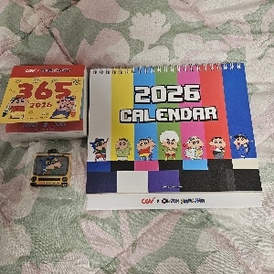 昨日CGVで買ったクレヨンしんちゃんのカレンダー jpg