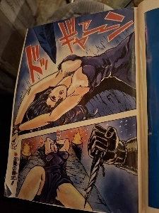 漫画初連載はおっぱい露出サービスで勝負？