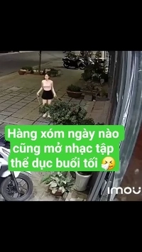 (SOUND)女性の縄跳びが激しく飛び跳ねている。