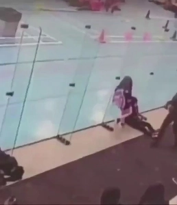 微笑む、伝説の3歳児