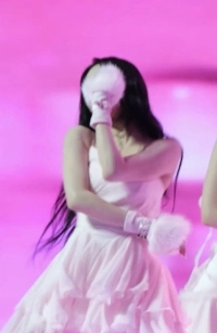 Fromis_Nine ペク・ジホン、足を震わせて震える