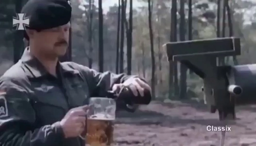 (SOUND)ドイツのヒョウ戦車とビール.mp4