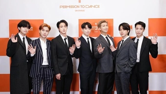 BTSを見れば見るほどジンがイケメンに思えてきます。