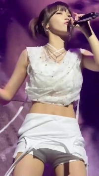 リセラフィムキム・チェウォンの真下に見える斧