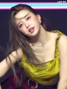 Right Some Nayoung ゴールド ベルベット タンクトップ 深い弓の谷間伝説