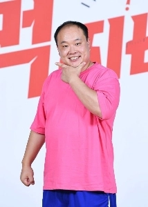 信じられないが、彼はまだ40代前半の俳優だ jpg