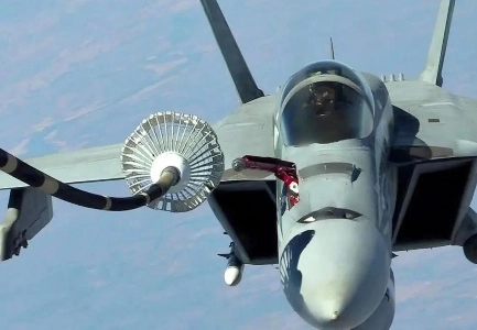 燃料を補給するときはエンジンを切らないでください。