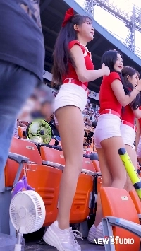 (SOUND)イ・ジュウンが口をとがらせて現れたとき、私は他のKIAチアリーダーたちのことを思い出した。