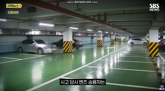 (SOUND)50代の女性が駐車中にポルシェ2台とBMW2台を衝突した。