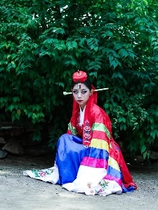 韓国民俗村の花嫁幽霊の設定を考えたのは誰ですか?