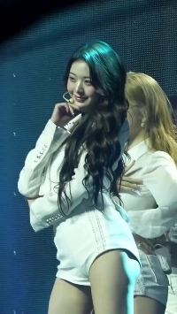 (SOUND)お尻だけを鍛えるチャン・ウォニョン。白いホットパンツ、引き締まったお尻の筋肉