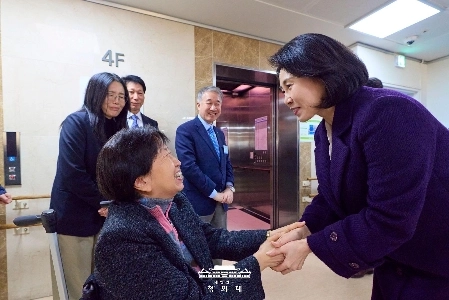 キム・ヘギョンは女性の天使です。