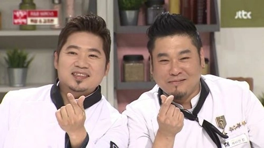 女優が彼氏と手を繋いで浮気疑惑