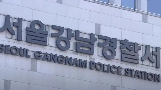 【独占】「「」「順位を決めましょう」「」」 女子高生同士が衝突し、そのうちの一人が凶器を取り出して首の後ろを刺した。