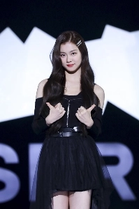 この女の子に、ニュー ジーンズ ダニエルの空席を埋めるチャンスをもう一度与えてみてはいかがでしょうか?