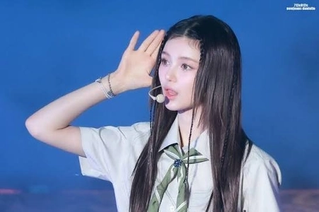 ダニエルは新しいジーンズの中で一番美しいです。