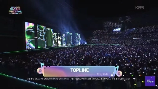 ミュージックバンクの日本版を見ています。