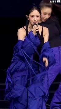 パッド入り黒モノキニ Ive An Yujin